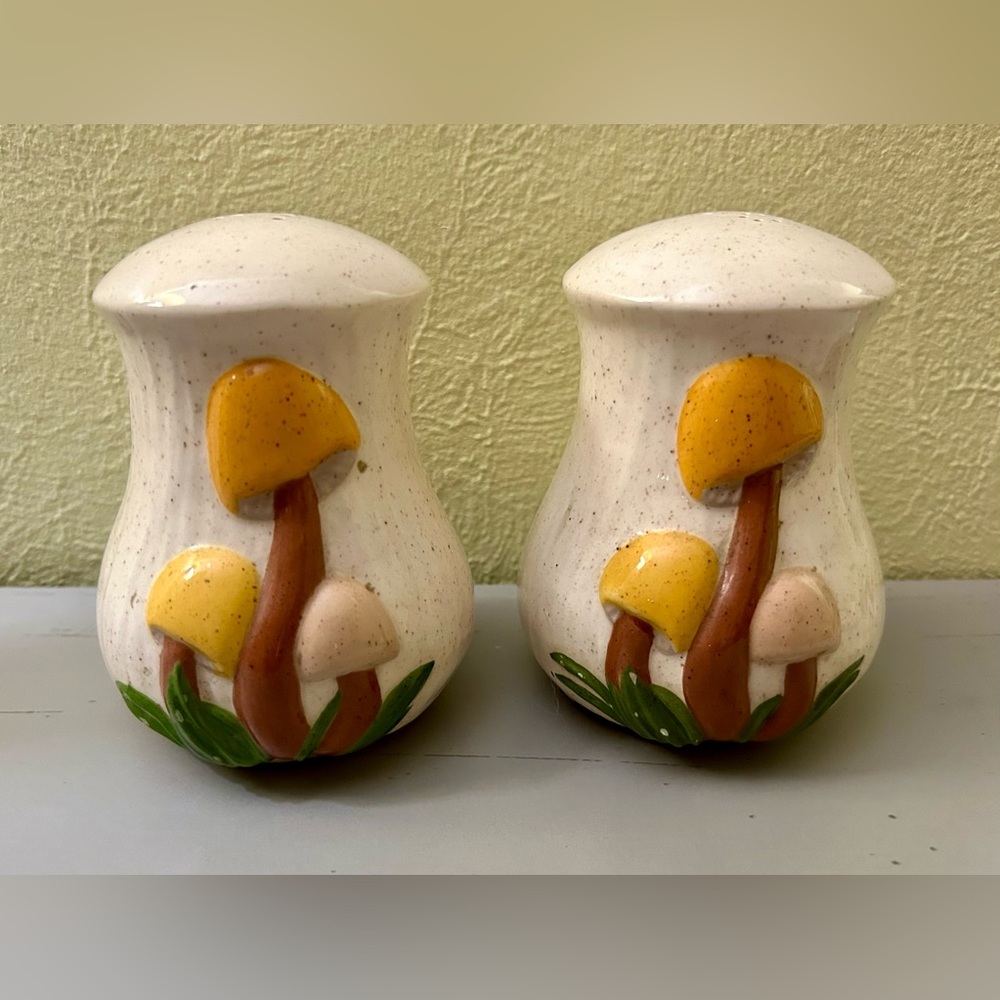 Vintage Mushroom Arnel’s Salt & Pepper Shakers
